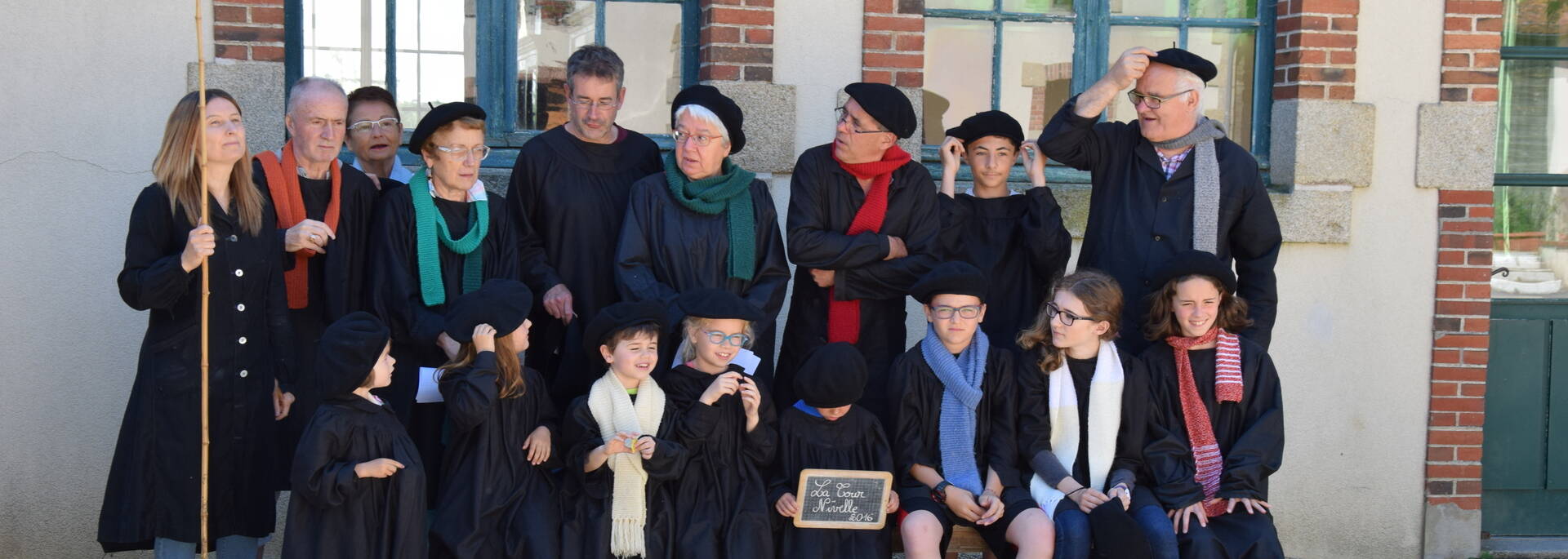 Photo de classe à la Tour Nivelle