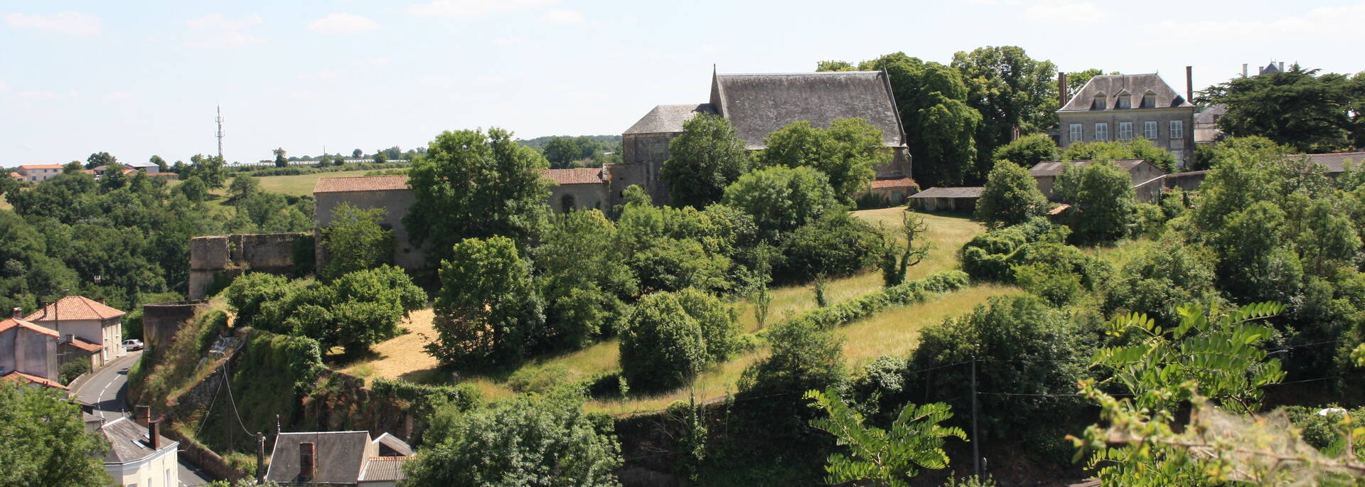 Vue sur le château d’Argentonnay @OTBB