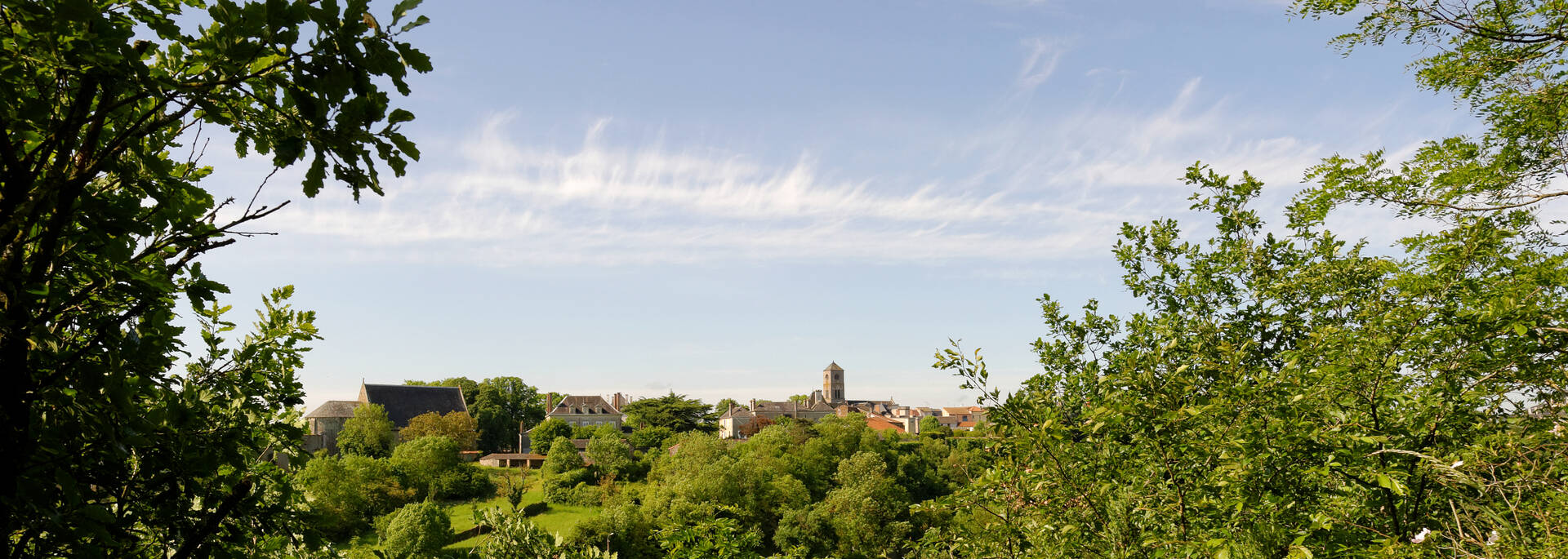 Vue sur le château d’Argentonnay @PWall/CD79
