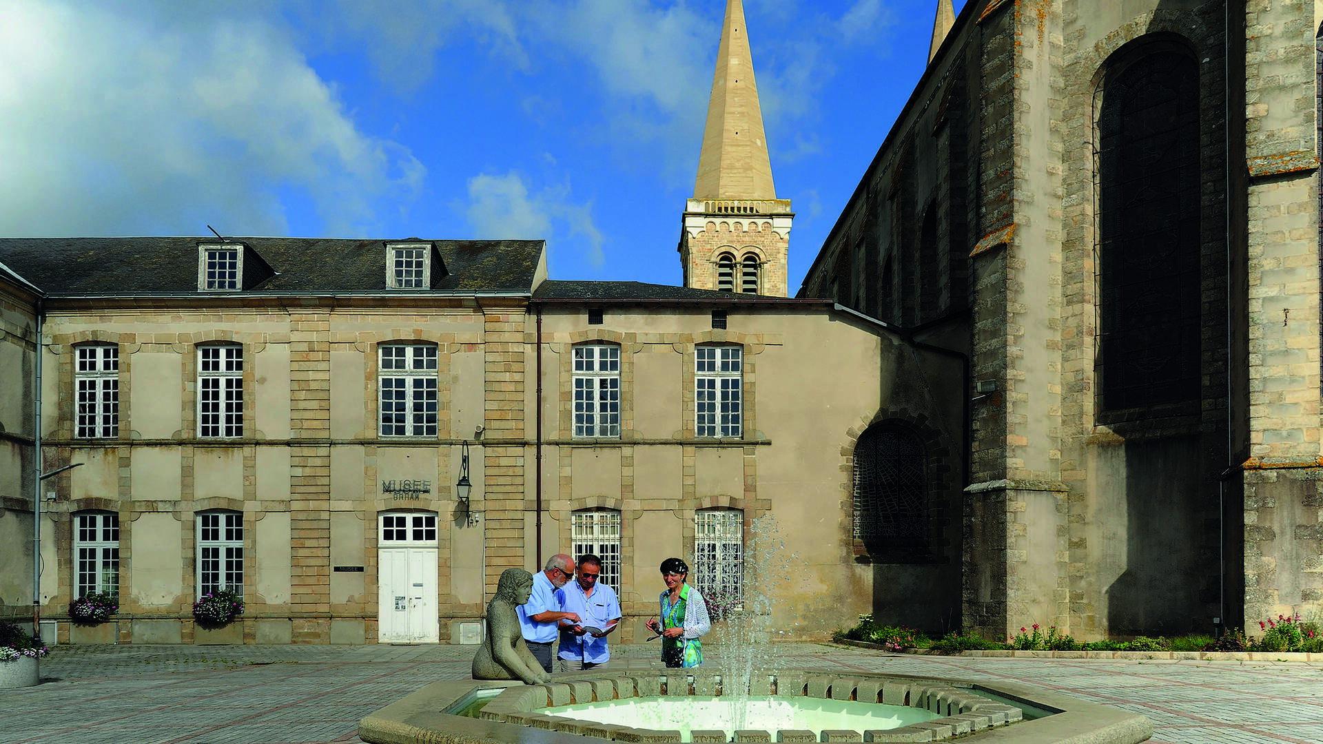 Place de l'Hôtel de Ville à Mauléon @PWall/CD79