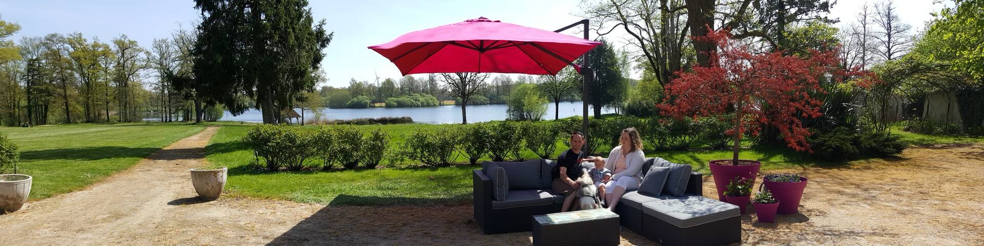 Terrasse du domaine de pêche des Fréaux
